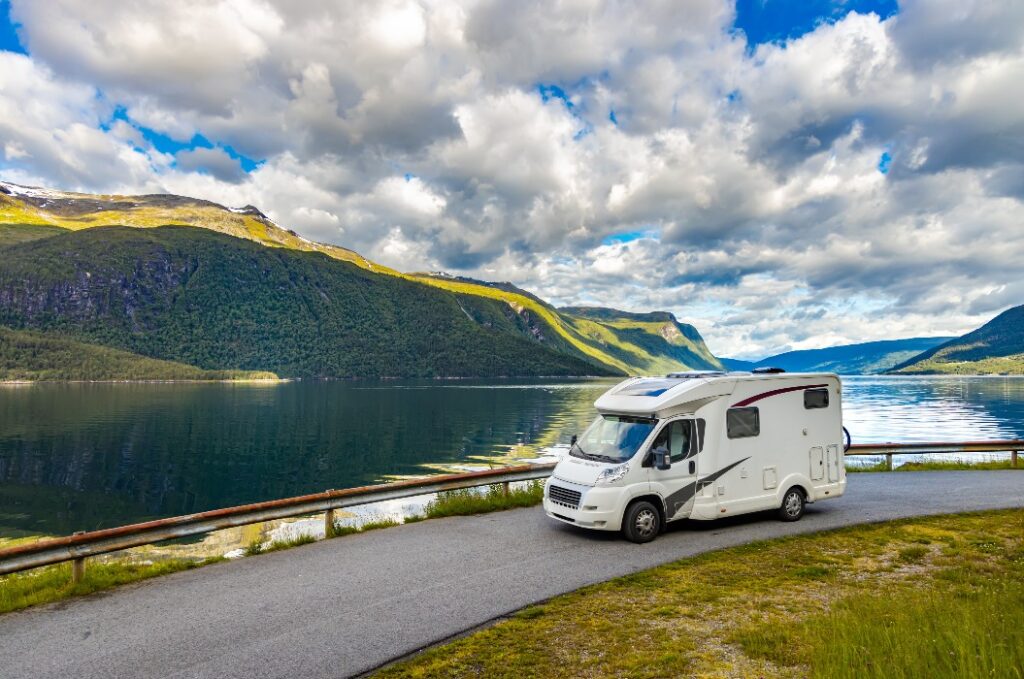 Familienurlaub mit dem Wohnmobil, Urlaubsreise im Camper.